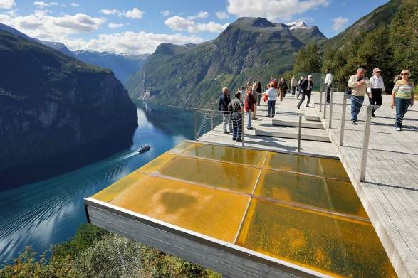 Az Ornesvingen kilátópont a Geirangerfjord felett