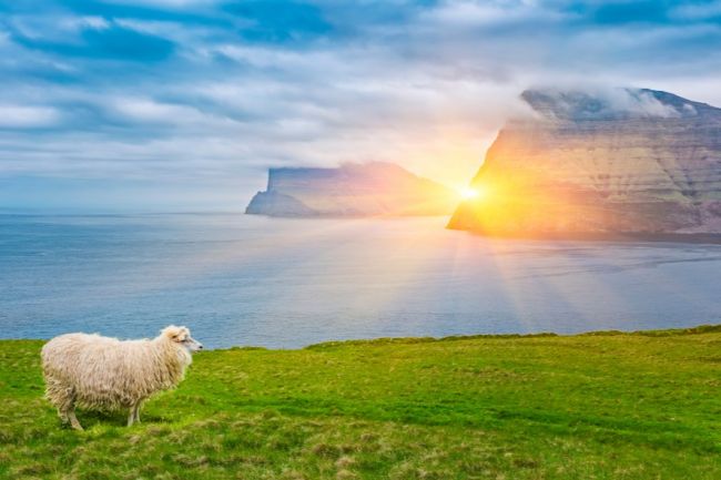 Naplemente a Feröer-szigeteken