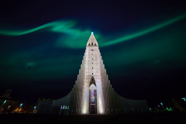 Északi fény Hallgrímskirkja felett