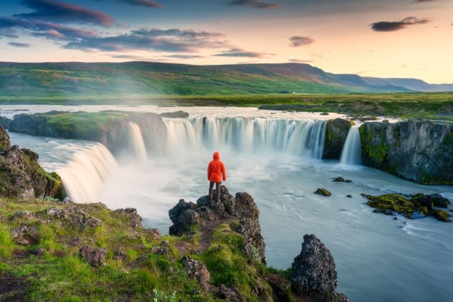 A történelmi jelentőségű Goðafoss vízesés Izlandon